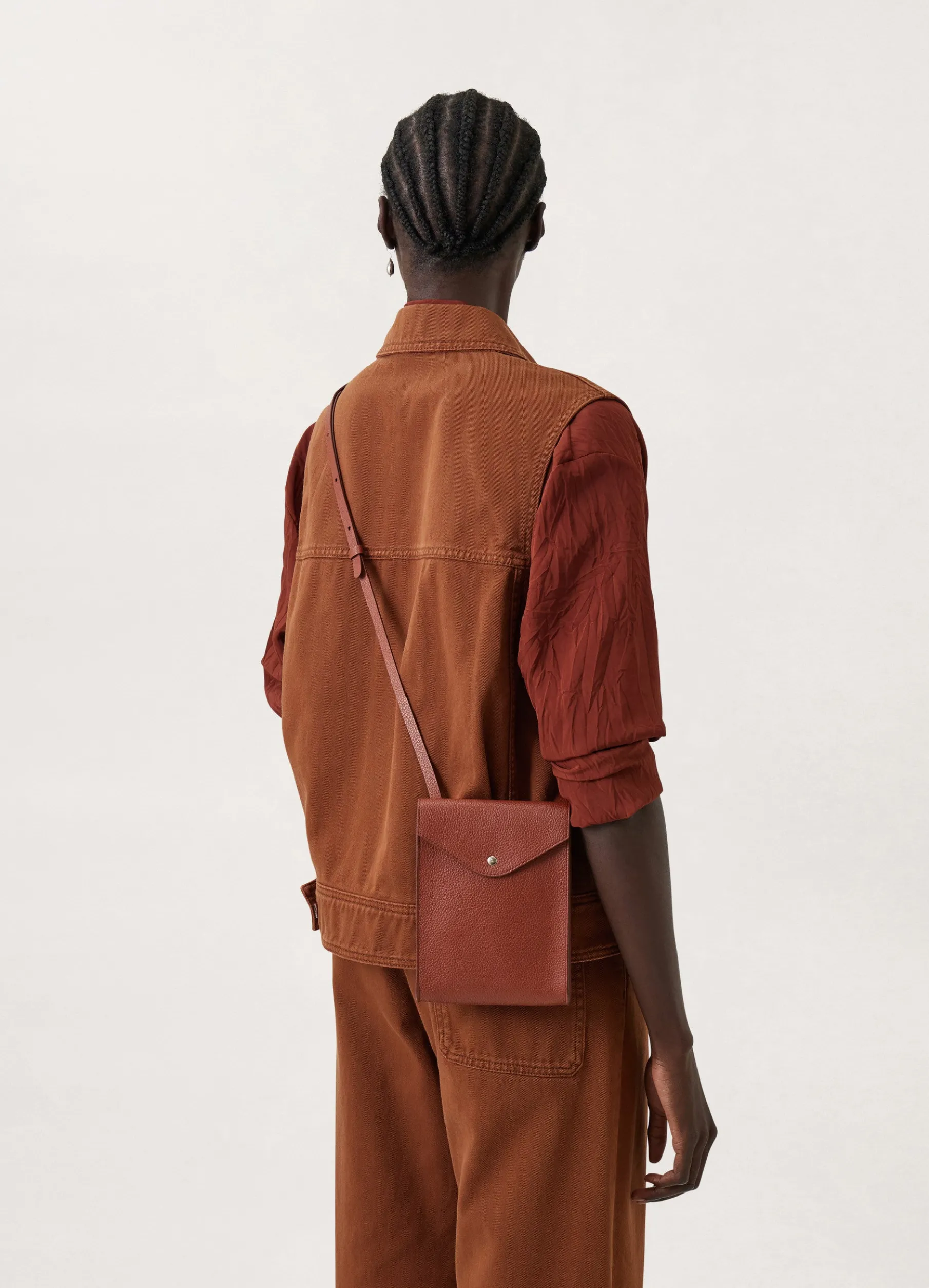 Enveloppe With Strap